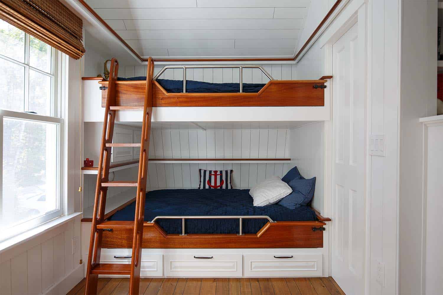 beach style bunk bedroom