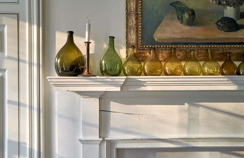 traditional fireplace mantel detail