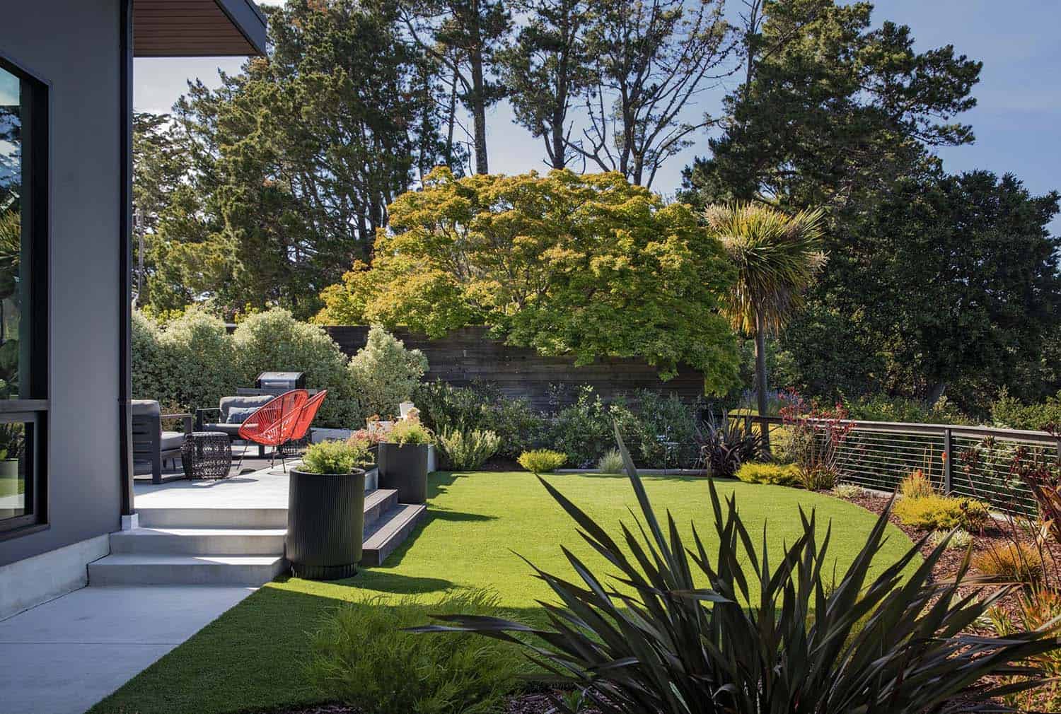 modern contemporary backyard landscaping
