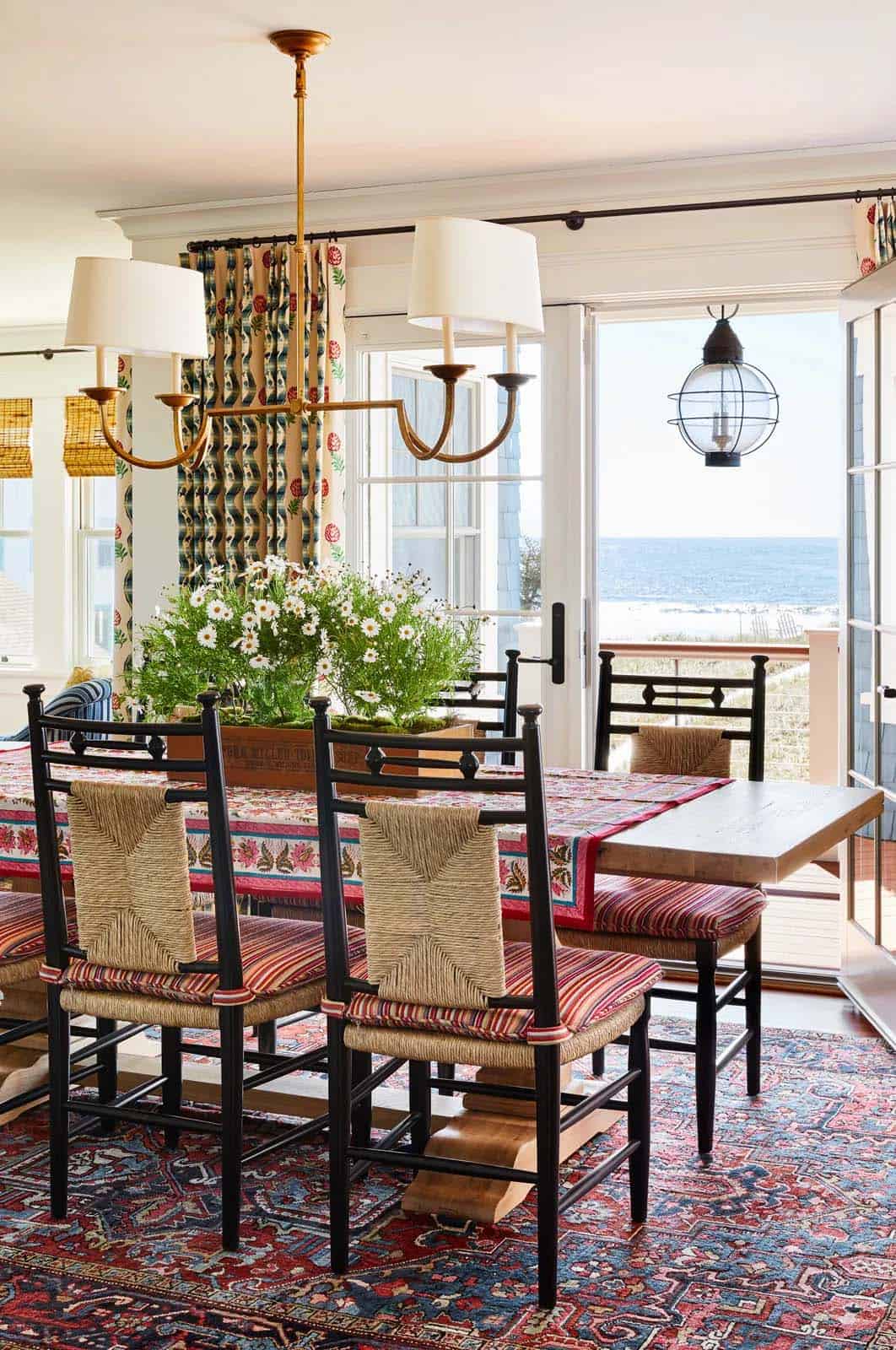 beach style dining room