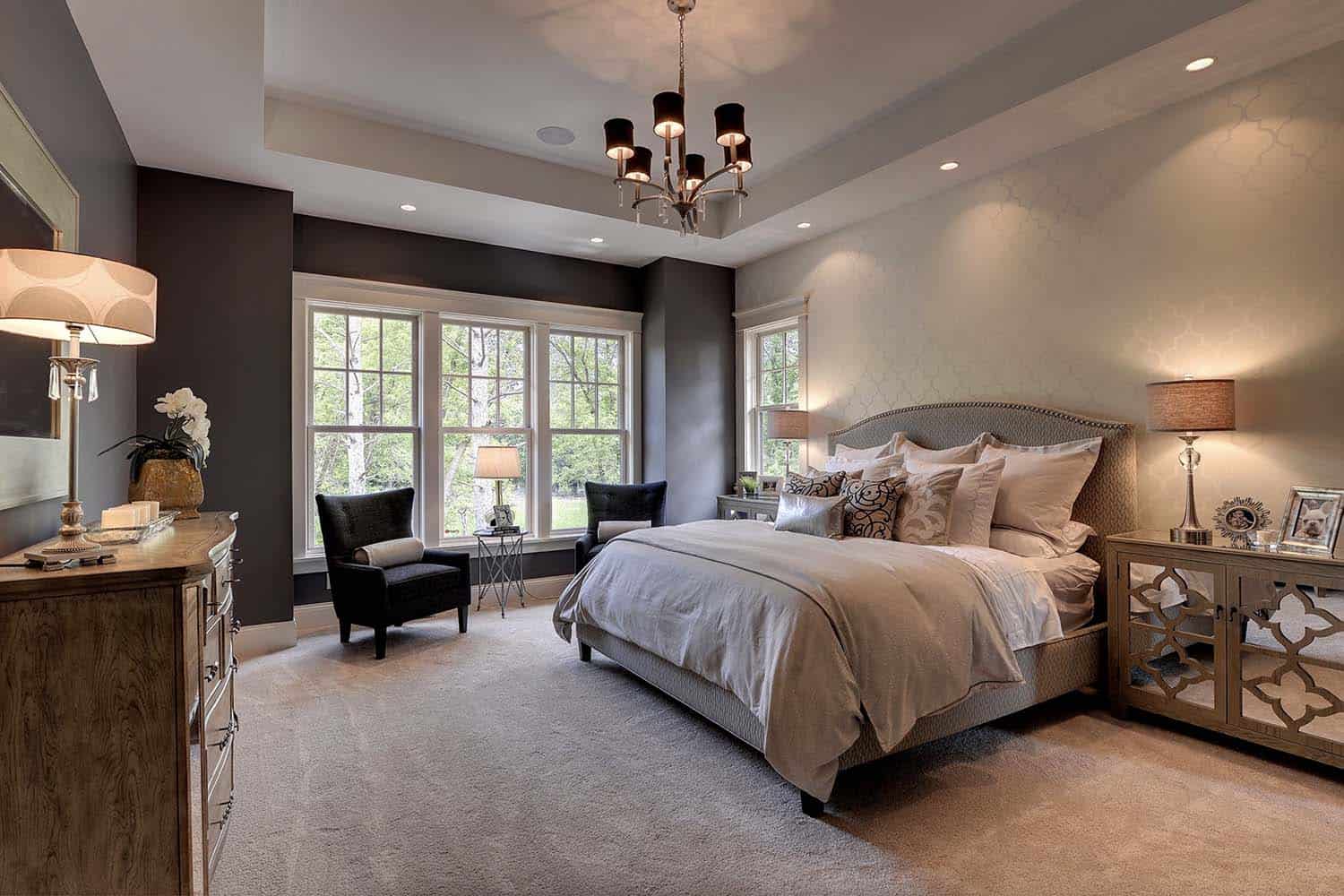 traditional style bedroom