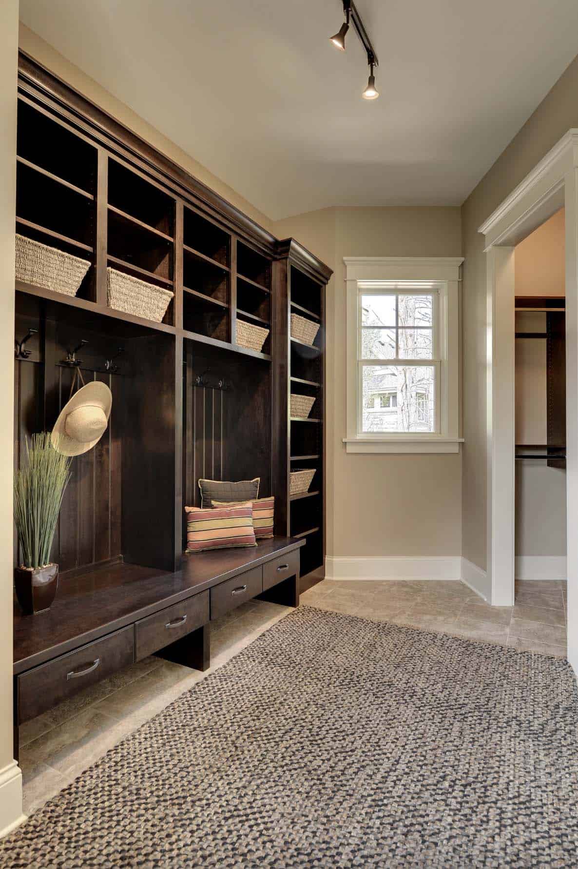 traditional style mudroom,