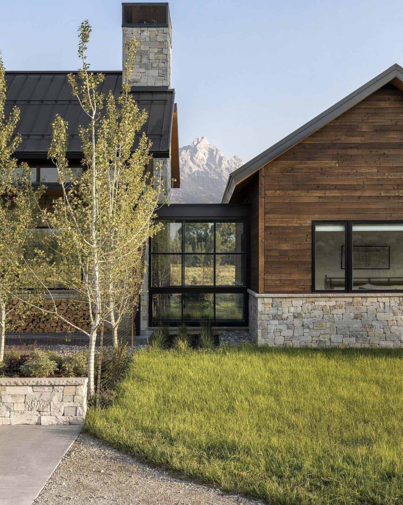 modern mountain house exterior