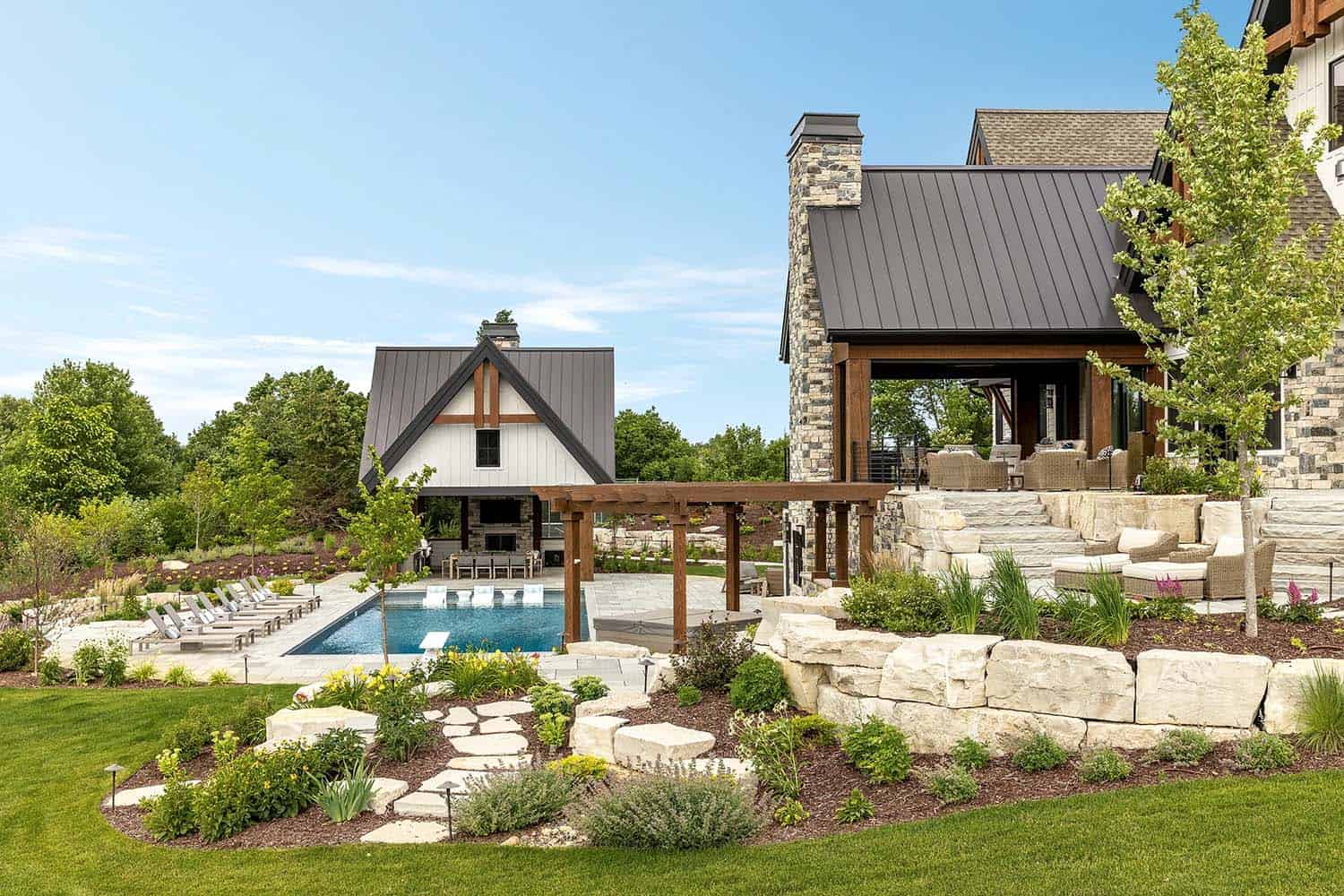 rustic mountain style home exterior 