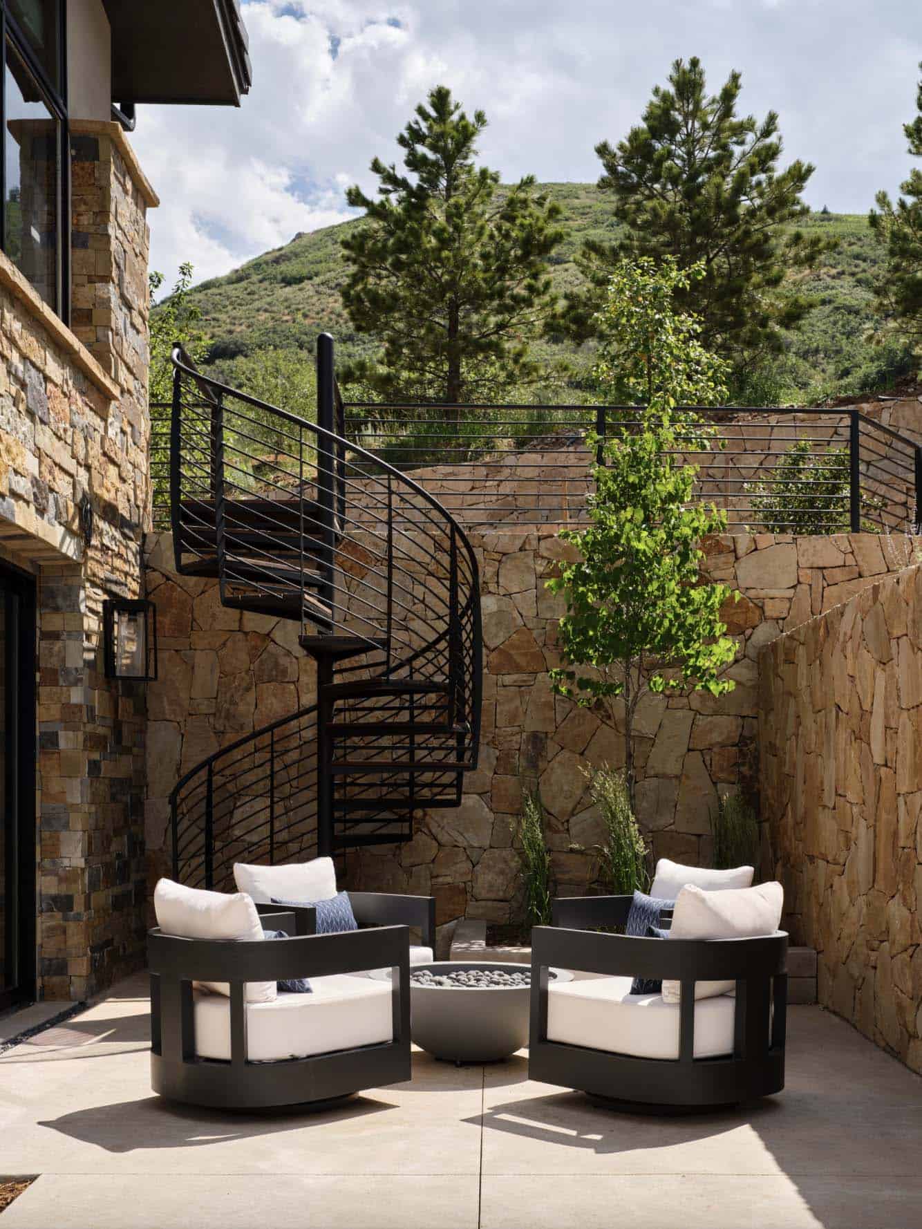 mountain modern home patio with alfresco dining