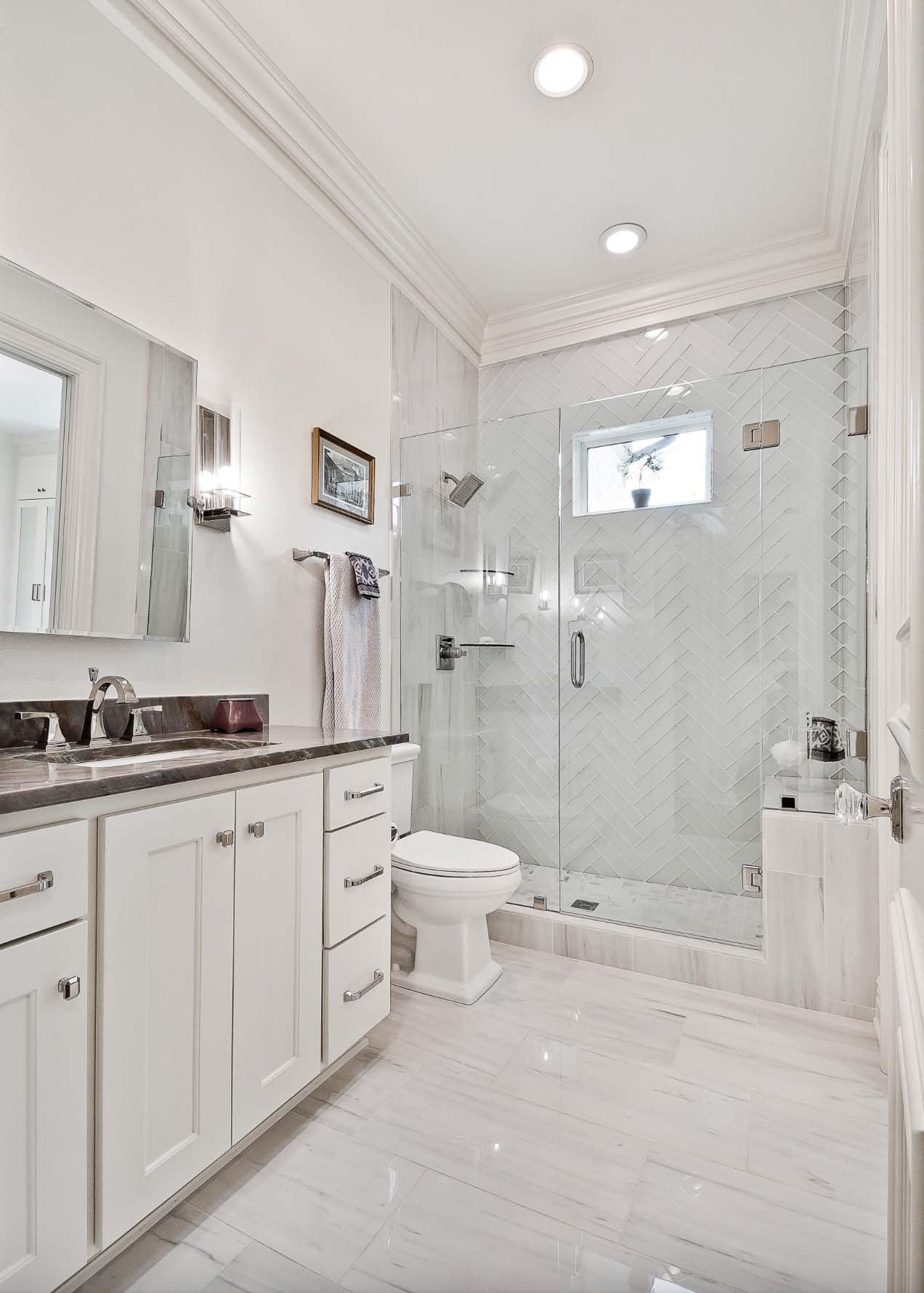 transitional style guest bathroom