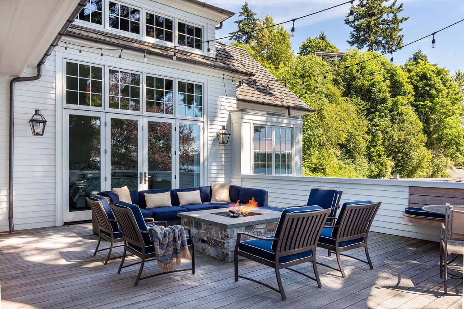 lakeside cottage home exterior patio with outdoor furniture