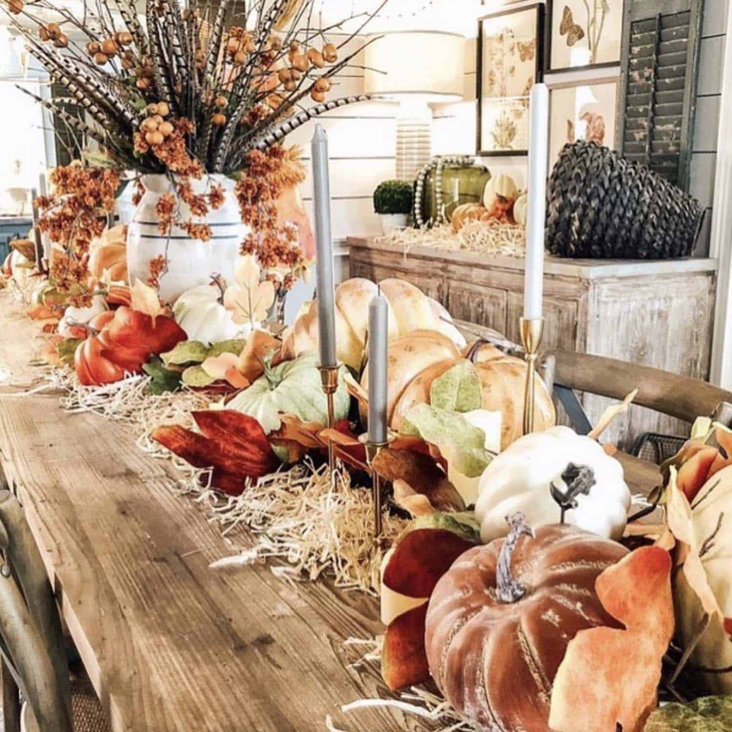 gorgeous thanksgiving tablescape and centerpiece
