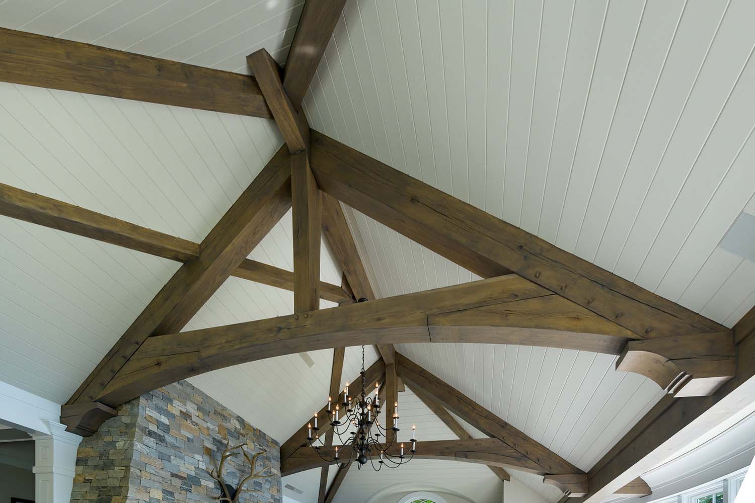 contemporary living room timber truss ceiling