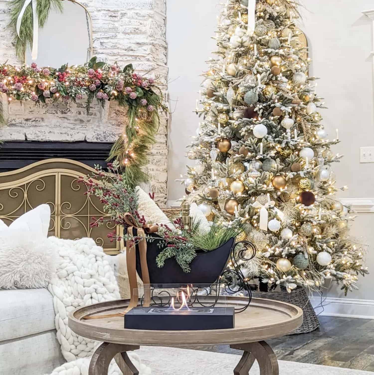 elegant white and gold Christmas tree