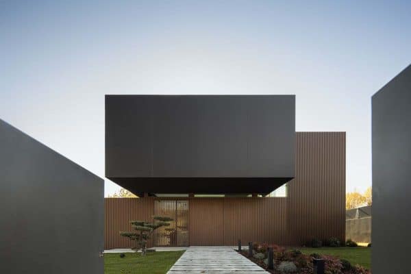 featured posts image for A minimalist refuge in harmony with its natural landscape in Central Portugal