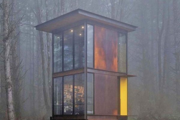 featured posts image for Amazing Washington forest house with a steel tower office on train tracks