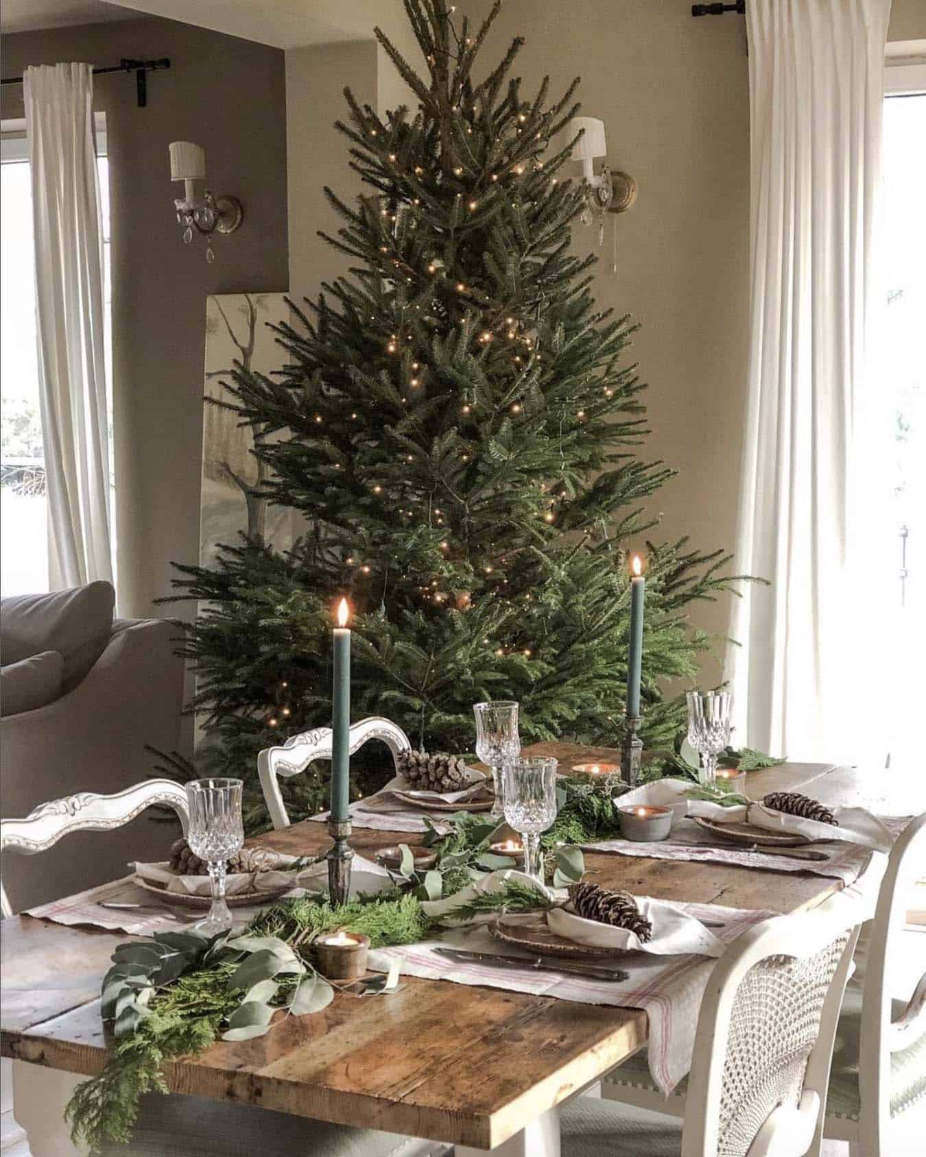 elegant dining table with Christmas decor