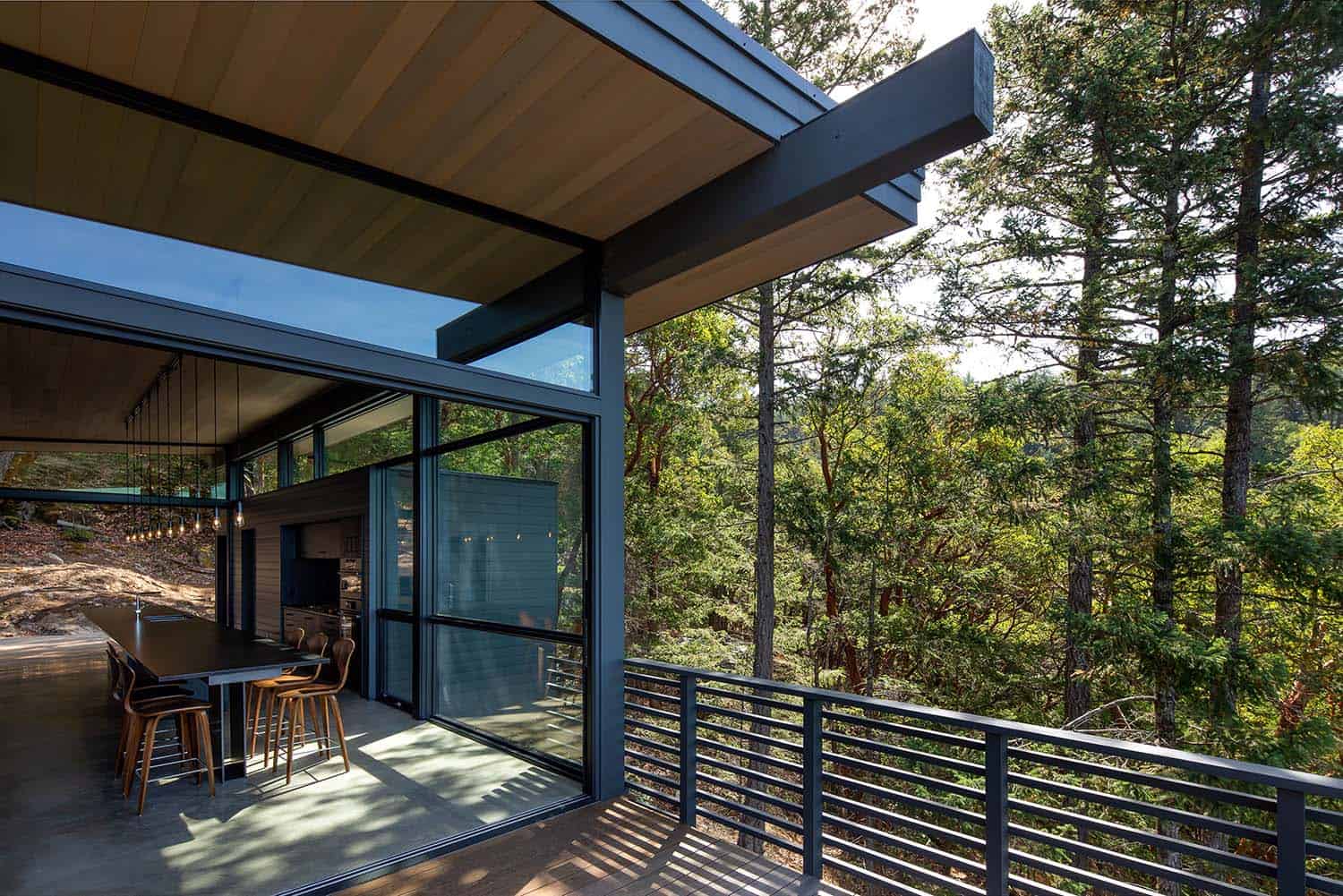 contemporary mountain cabin exterior