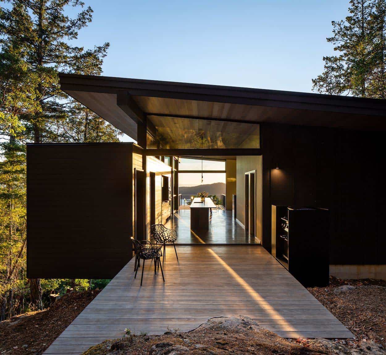 contemporary mountain cabin exterior