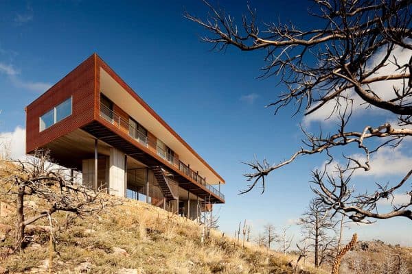 featured posts image for Modern house appears to float above the hillside with amazing Sunshine Canyon views