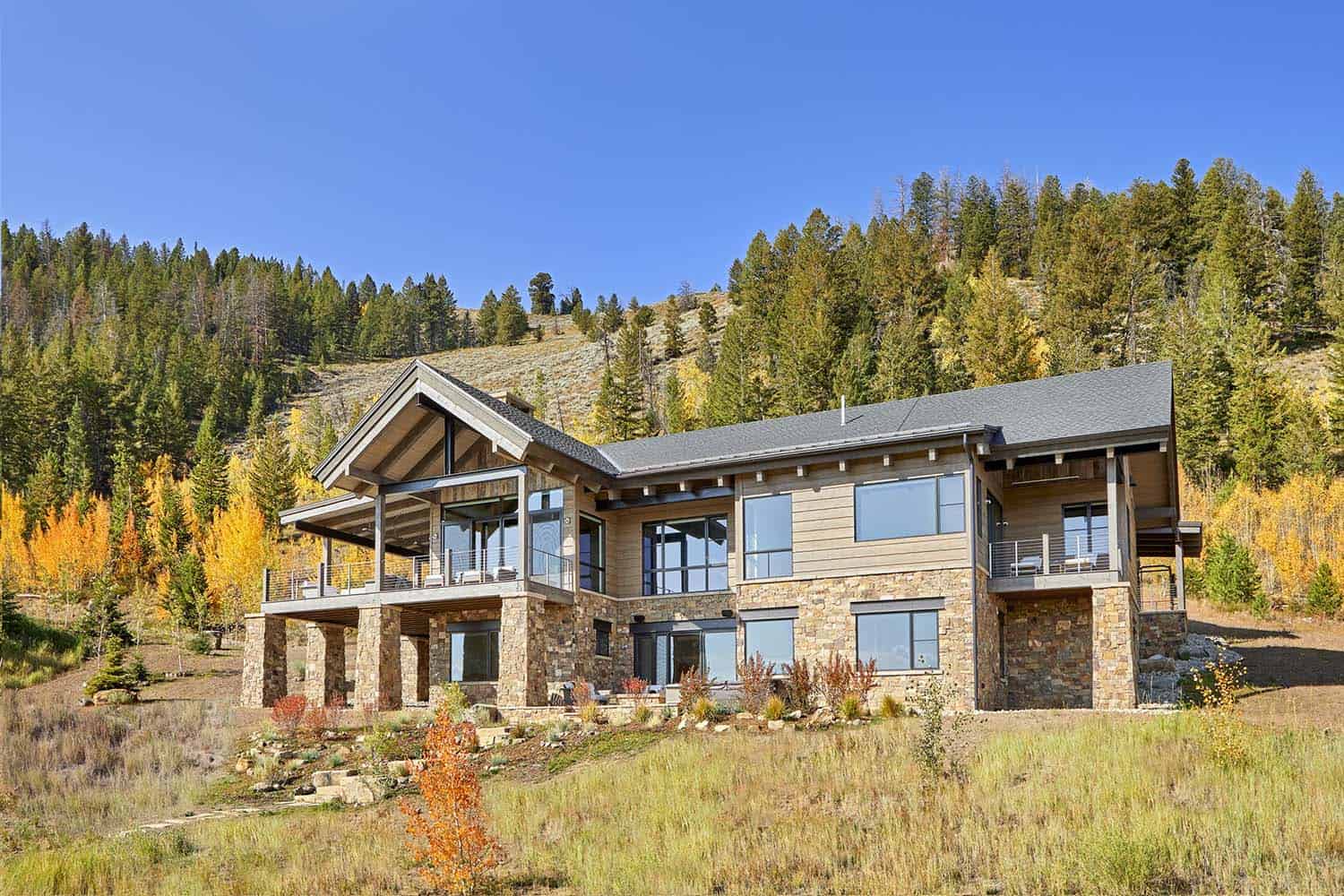 mountain contemporary home exterior