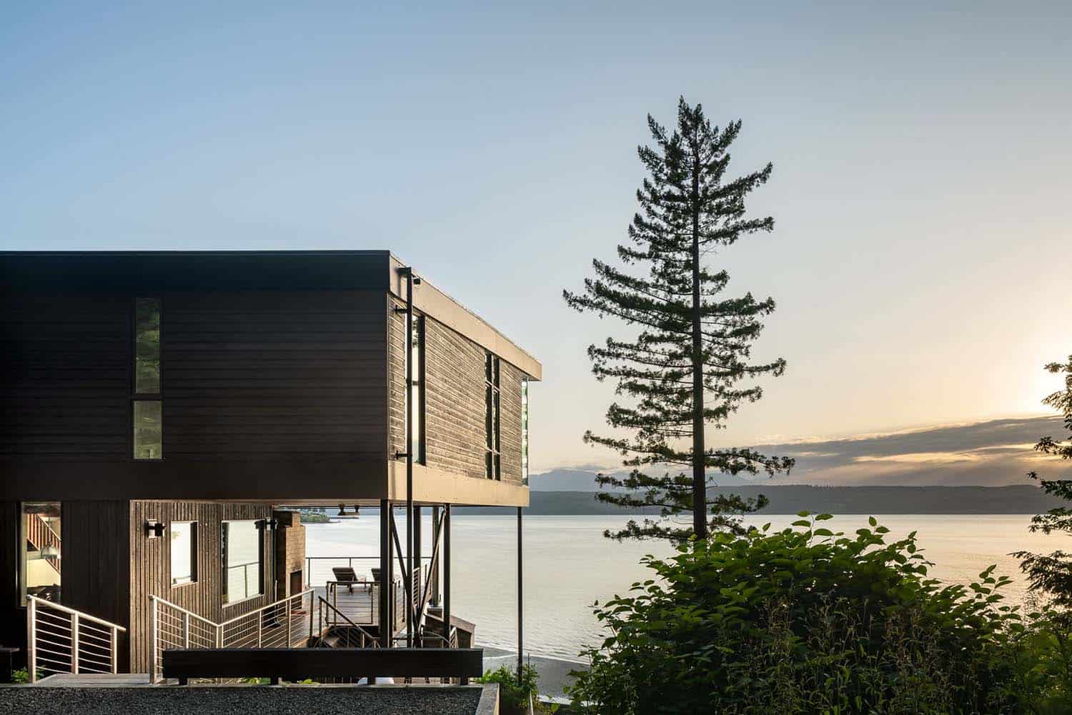 modern beach house exterior 