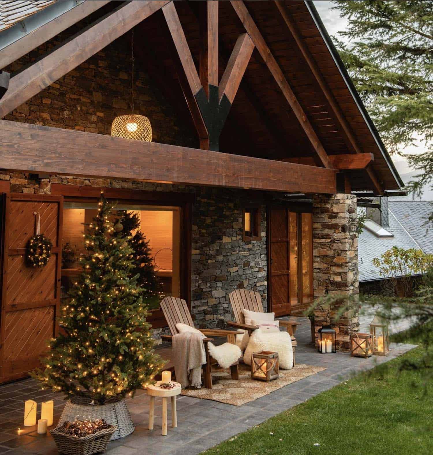 The most magical and beautiful Christmas cabin in the Pyrenees Mountains