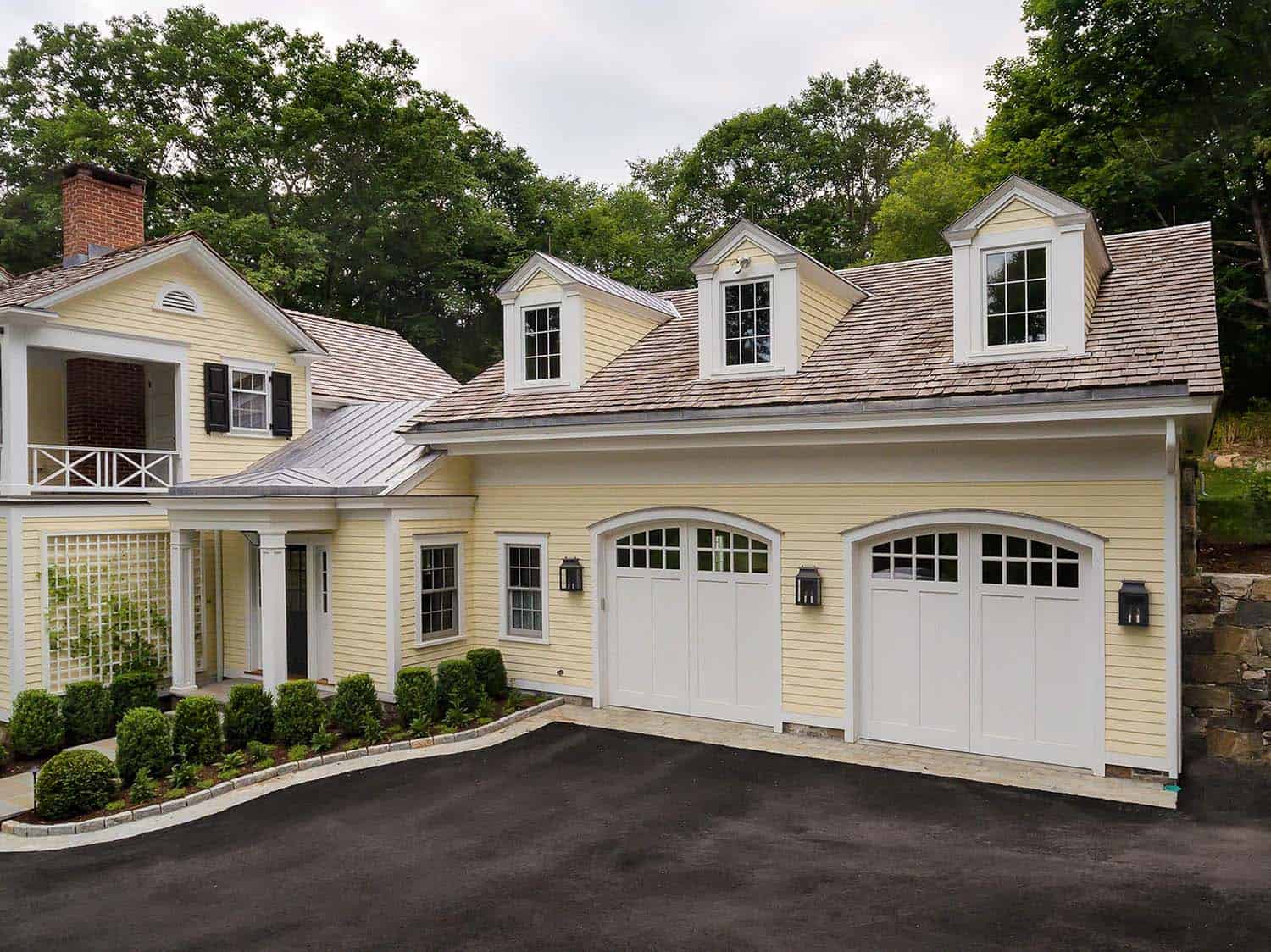 transitional style country home exterior garage view