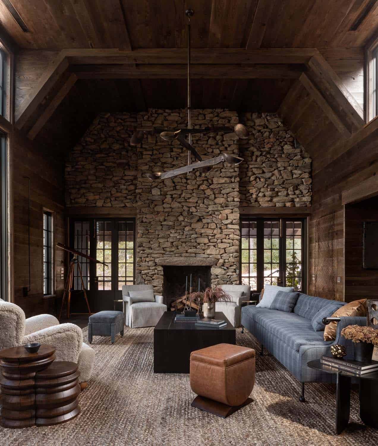 A cozy retreat with timeless materials and beautiful design on Lake Martin