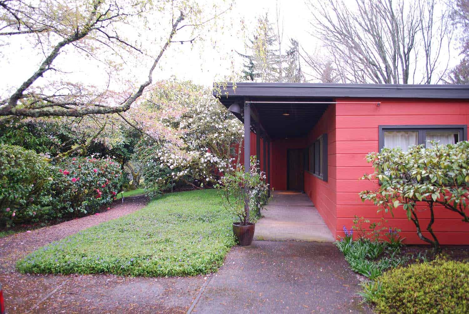 midcentury modern house exterior before the remodel