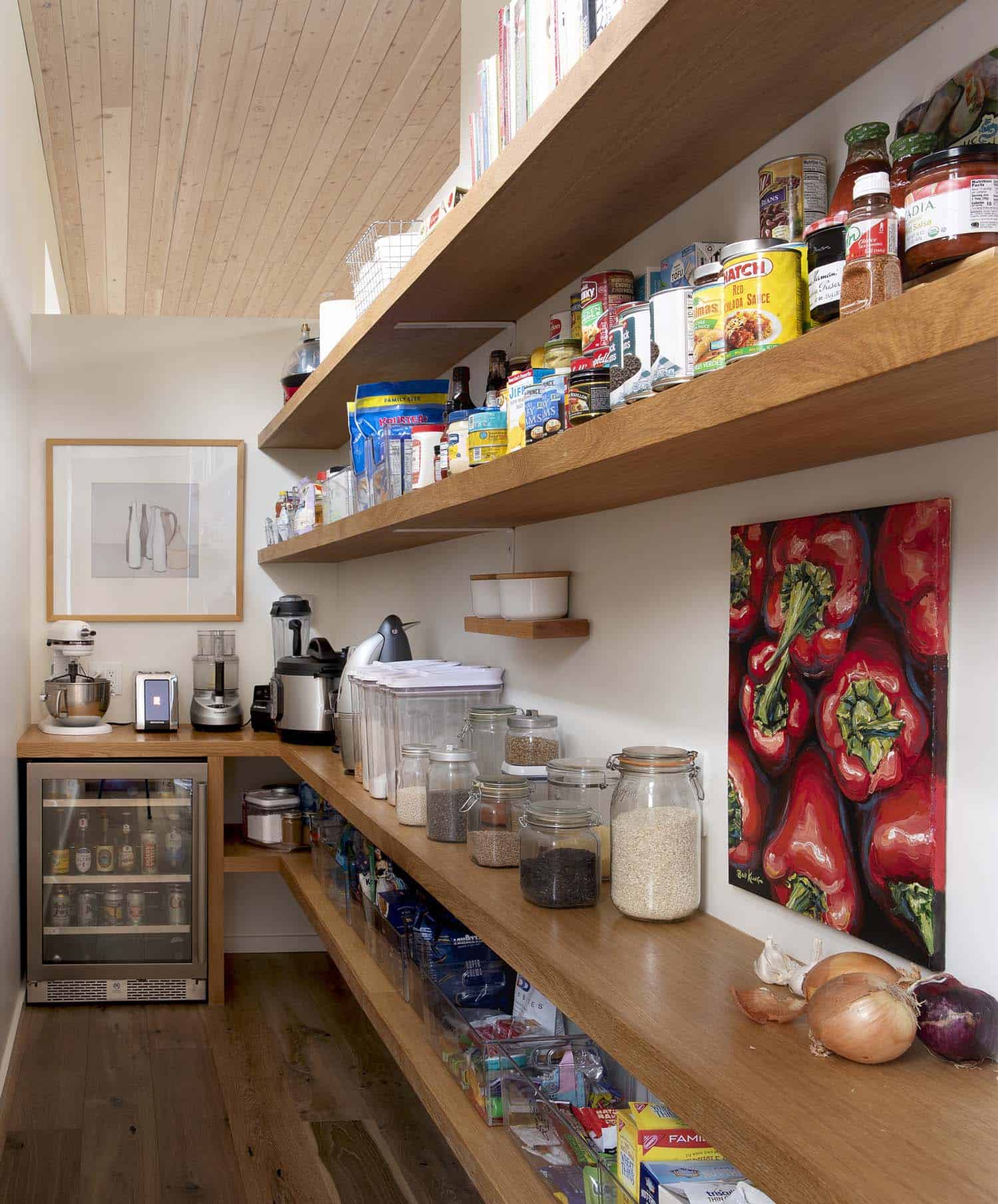 minimalist kitchen pantry