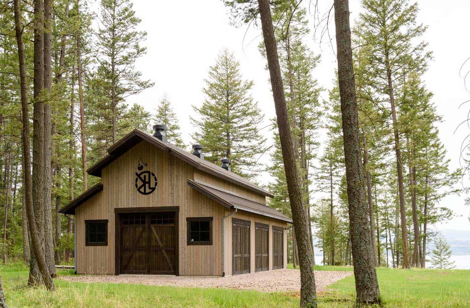 modern-rustic lake house barn