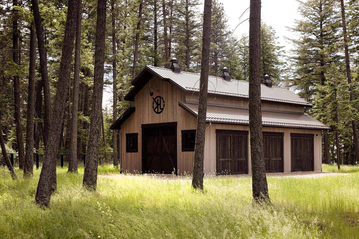 modern-rustic lake house barn