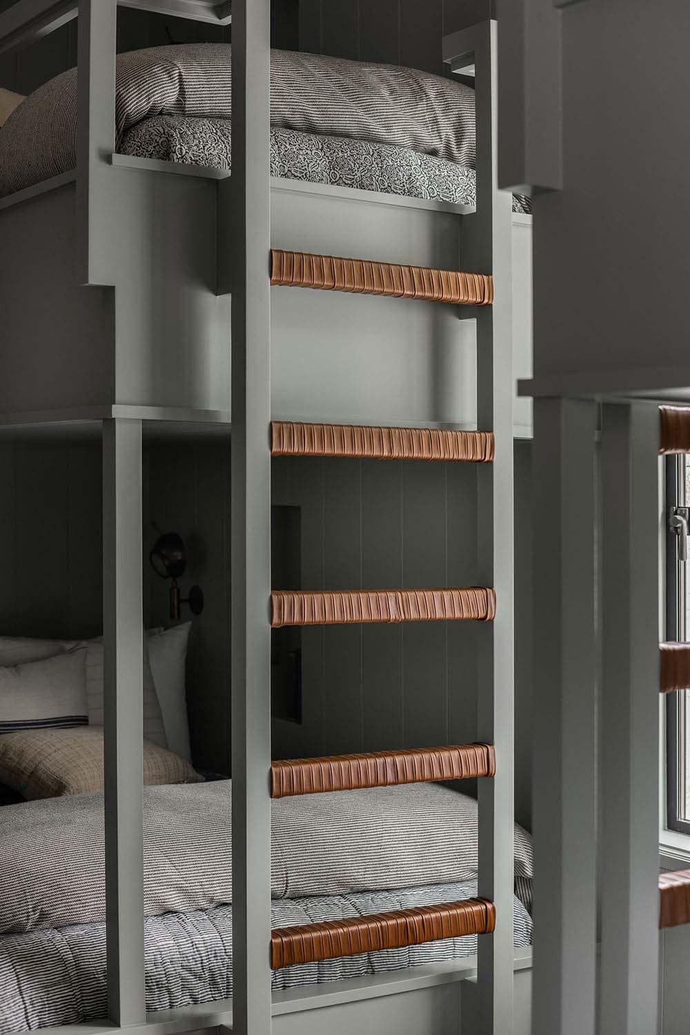 modern bunk bedroom