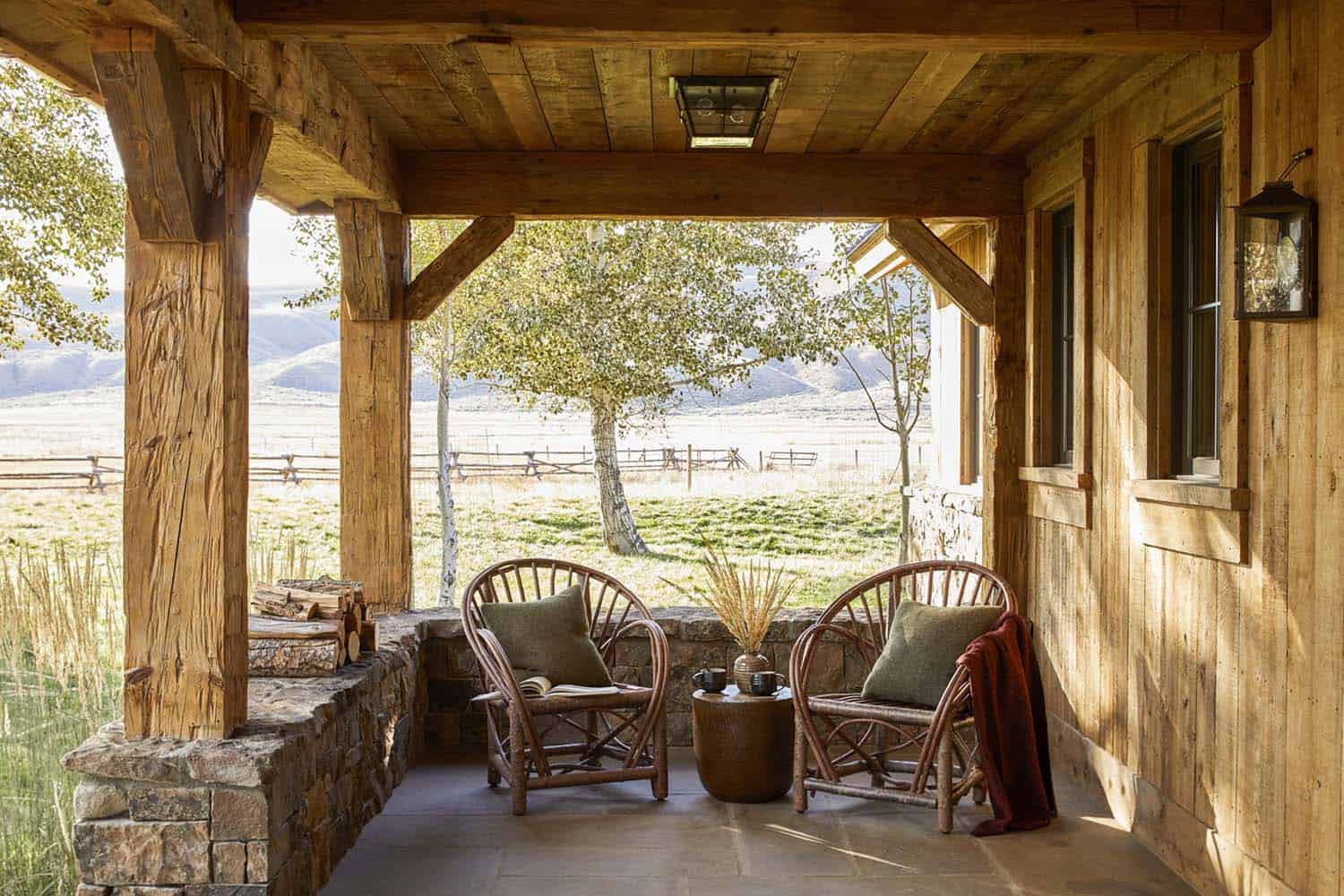 ranch style home exterior covered patio