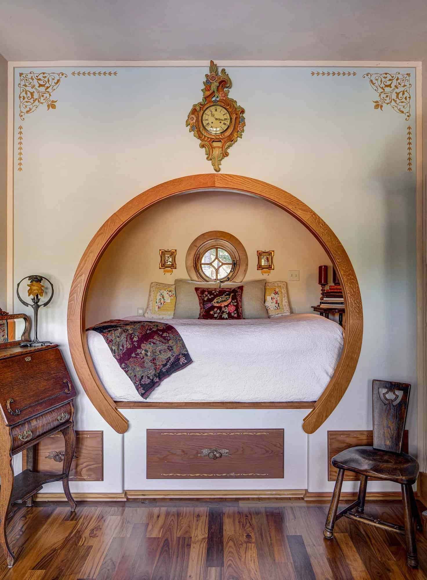 alcove bedroom in a hobbit house