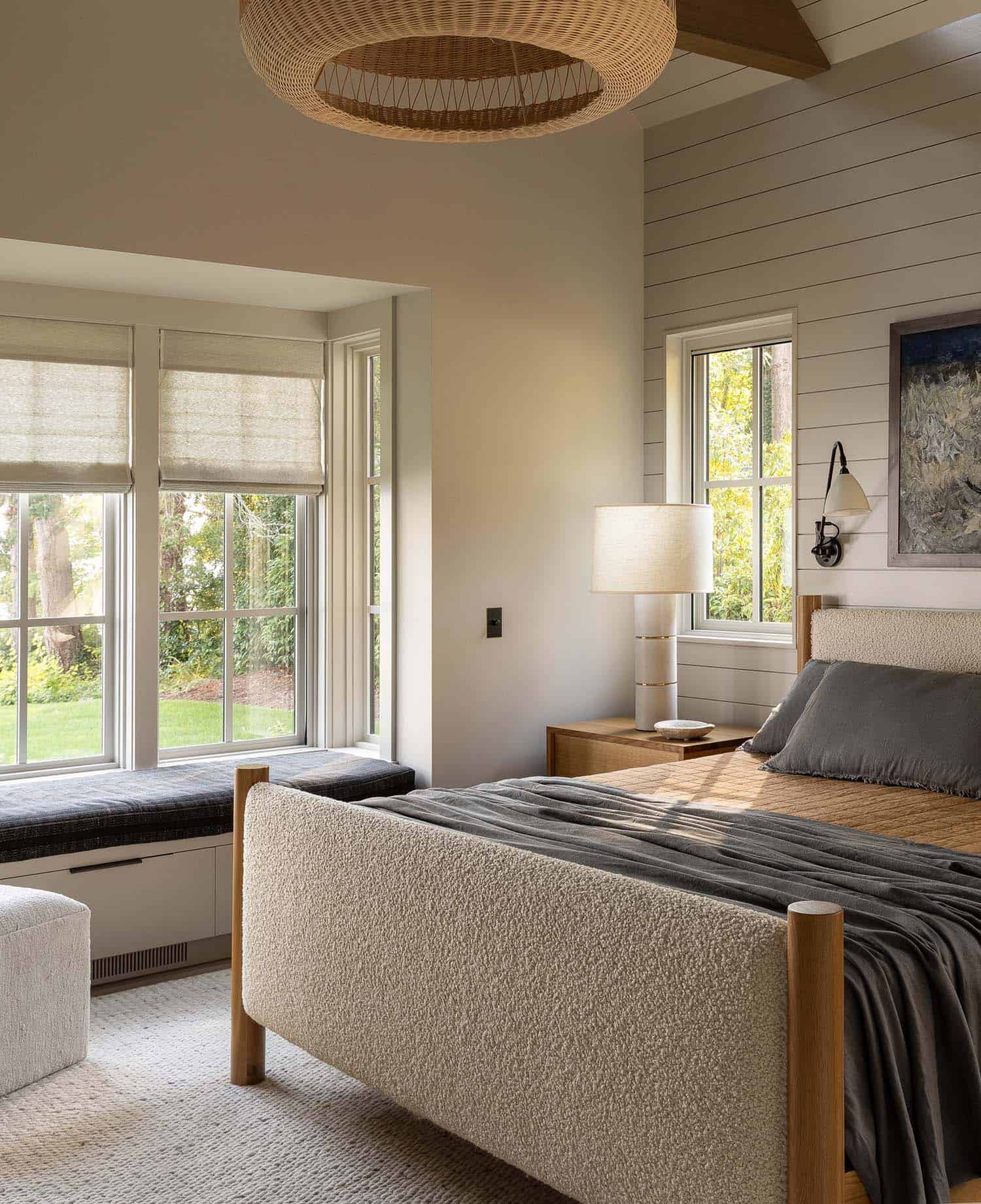 beach style bedroom with a built-in window seat