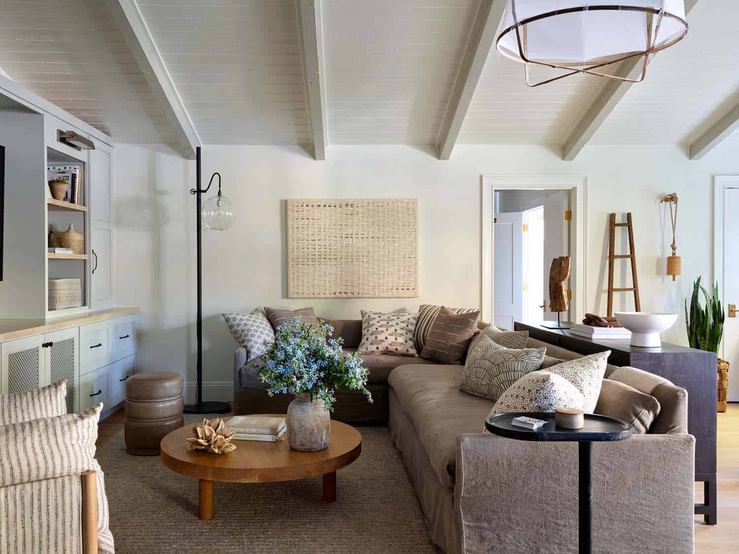 transitional guest cottage living room