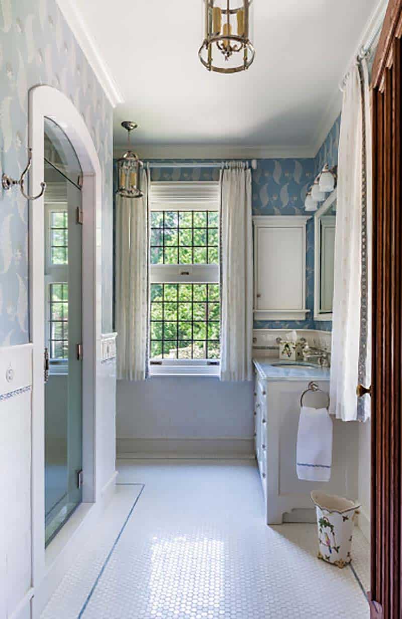 traditional style bathroom shower