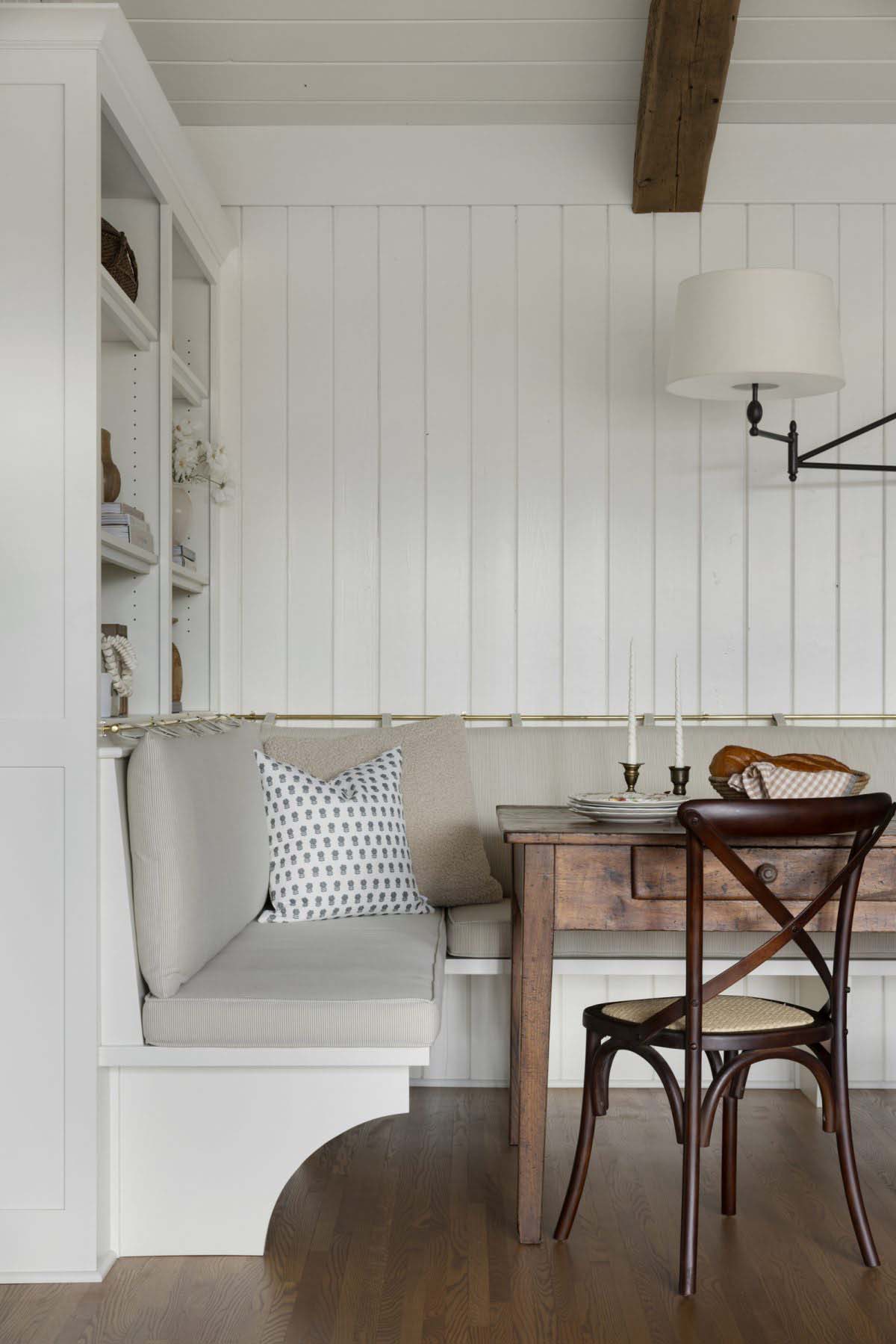 transitional built-in banquette breakfast nook