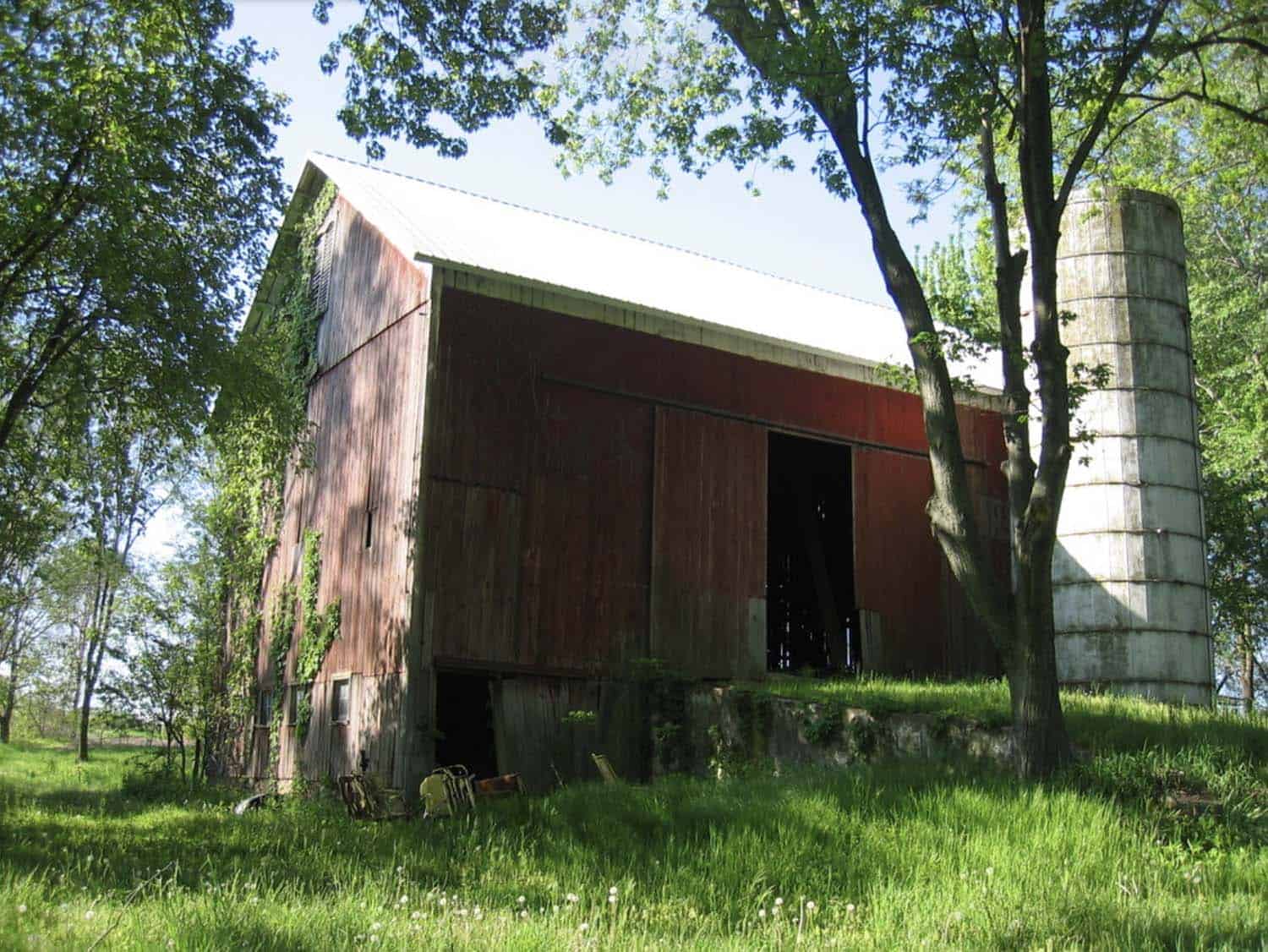 barn house exterior before the remodel