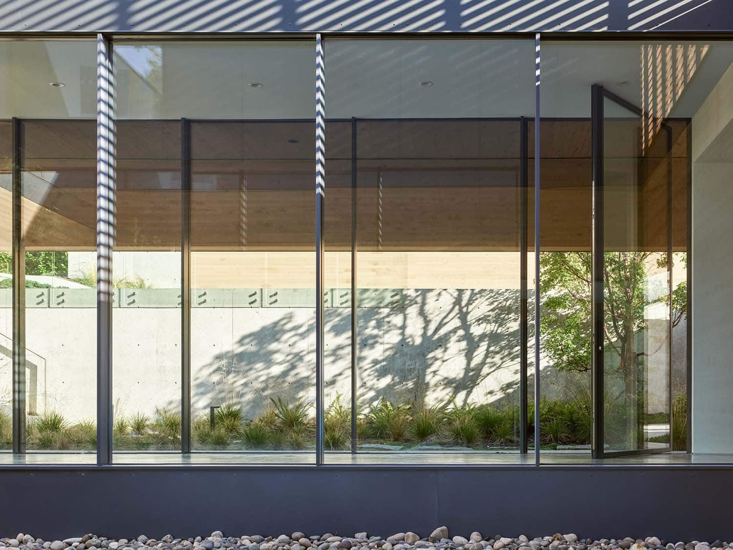 minimalist home exterior glass wall