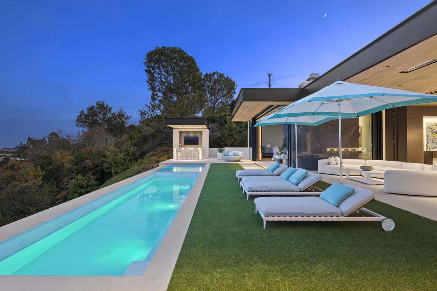 modern backyard swimming pool