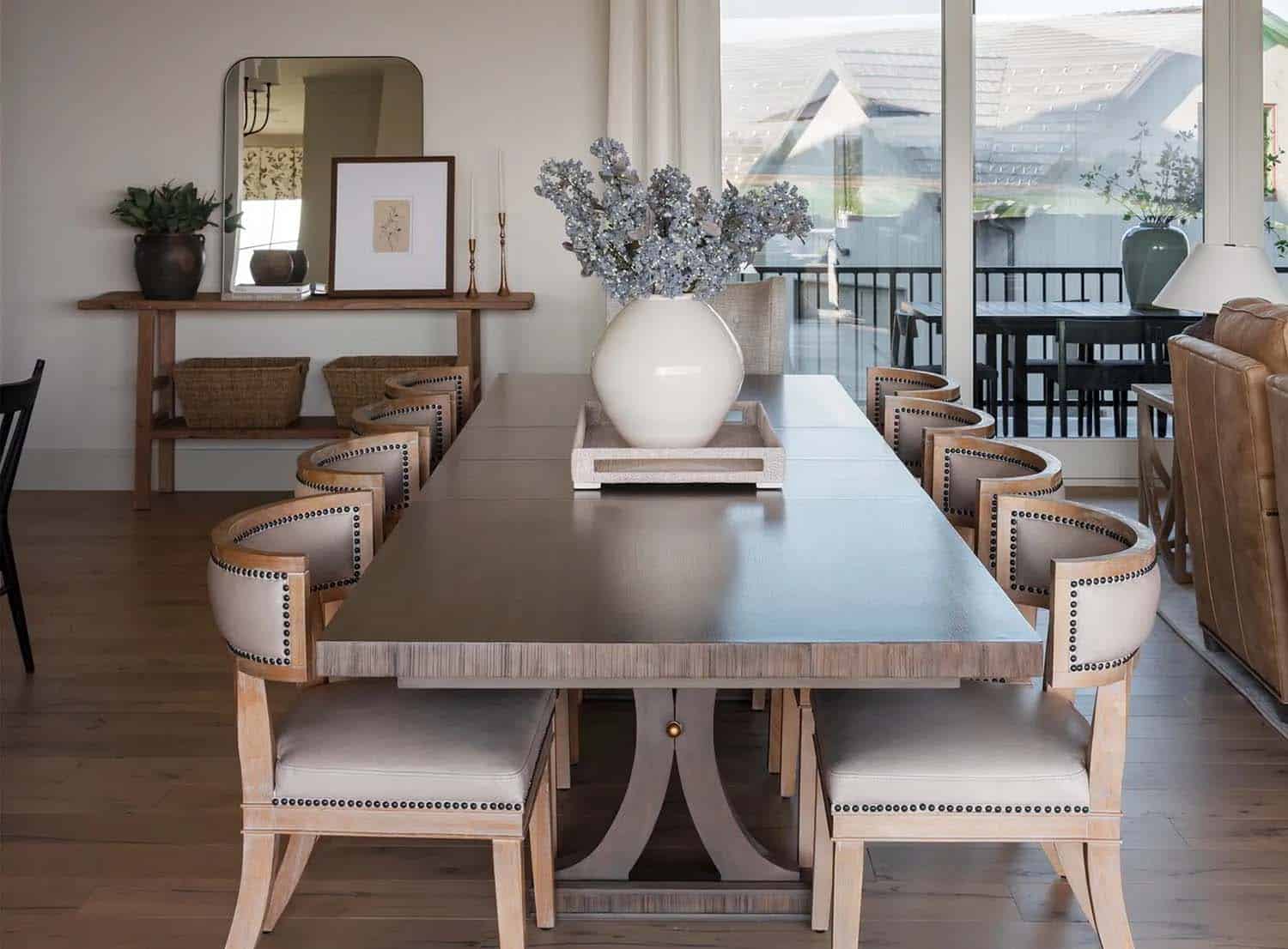 traditional farmhouse style dining room