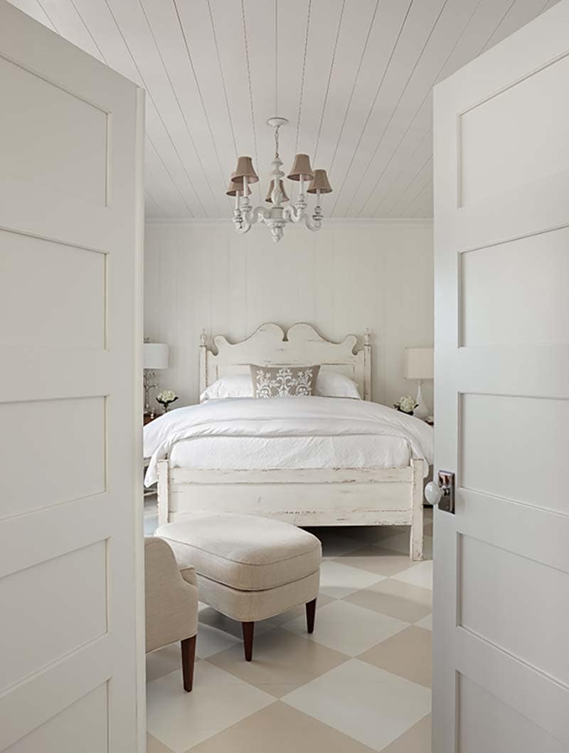 traditional coastal style bedroom entry