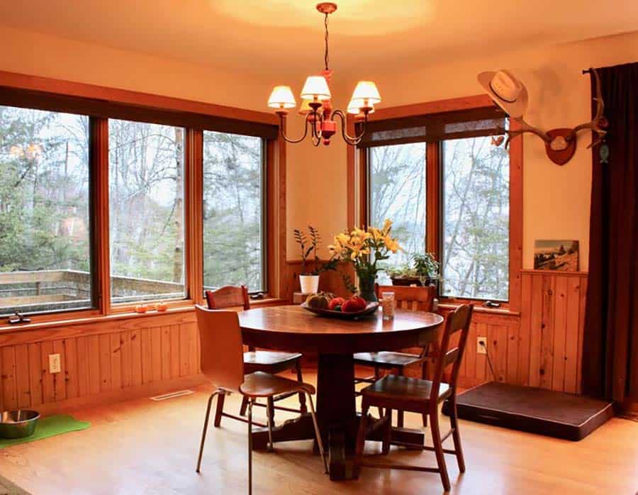 cabin dining room before the renovation