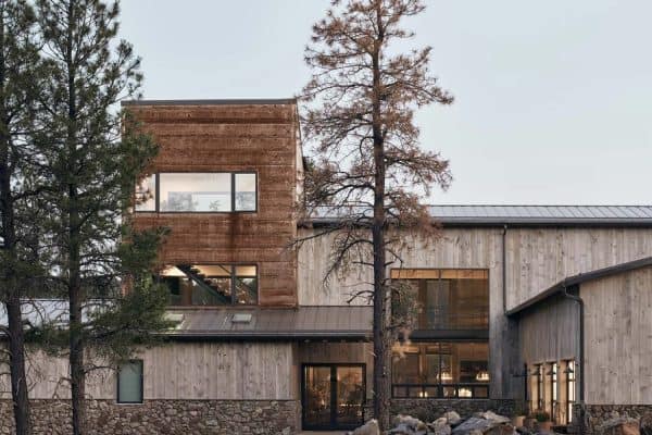 featured posts image for A rusted steel tower defines this Arizona house in a Ponderosa pine forest