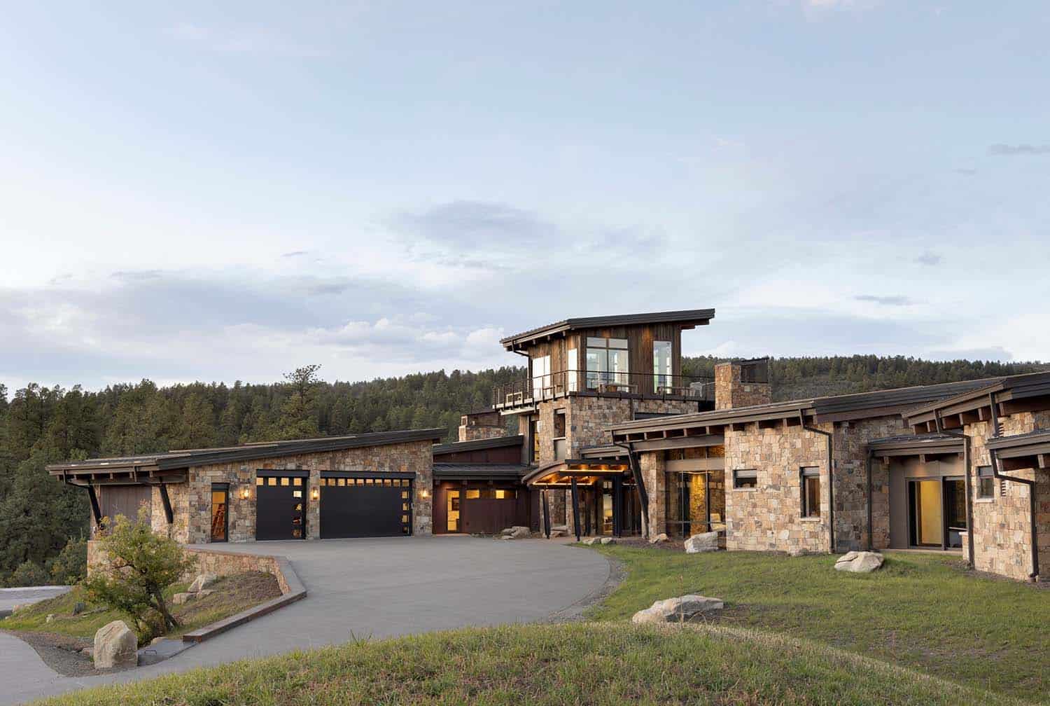 modern rustic ranch house exterior