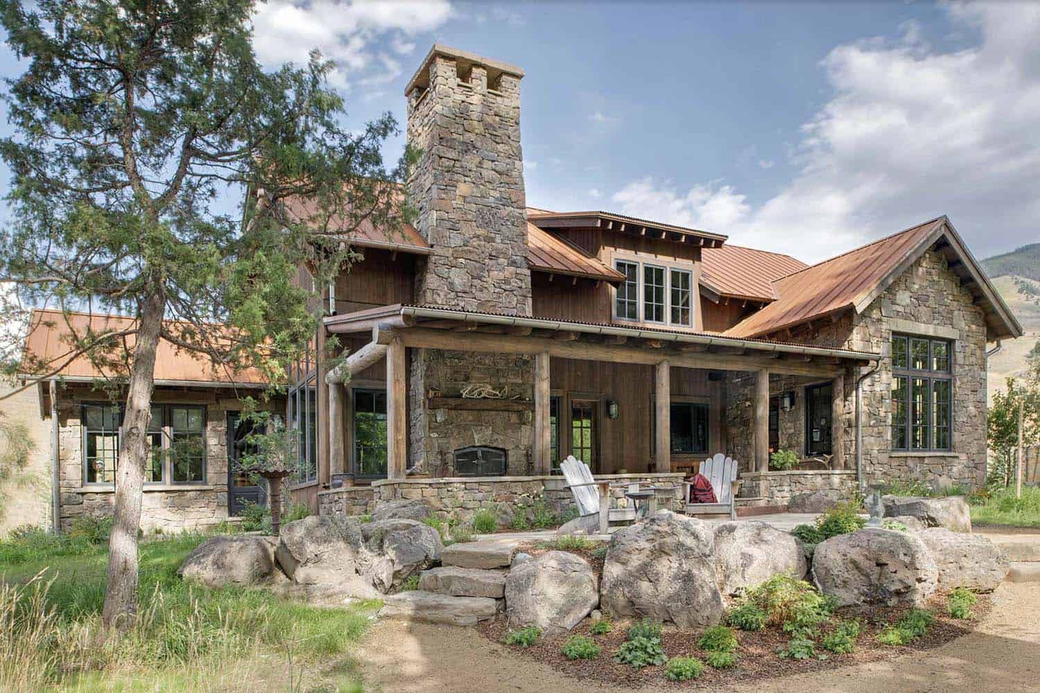 See a phenomenal mountain rustic dream home in Paradise Valley, Montana