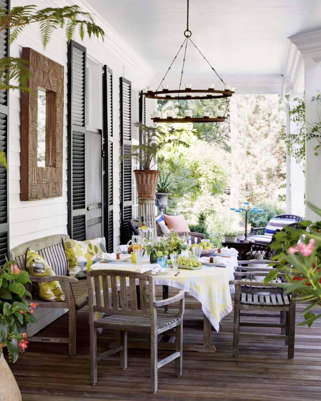outdoor dining on the porch