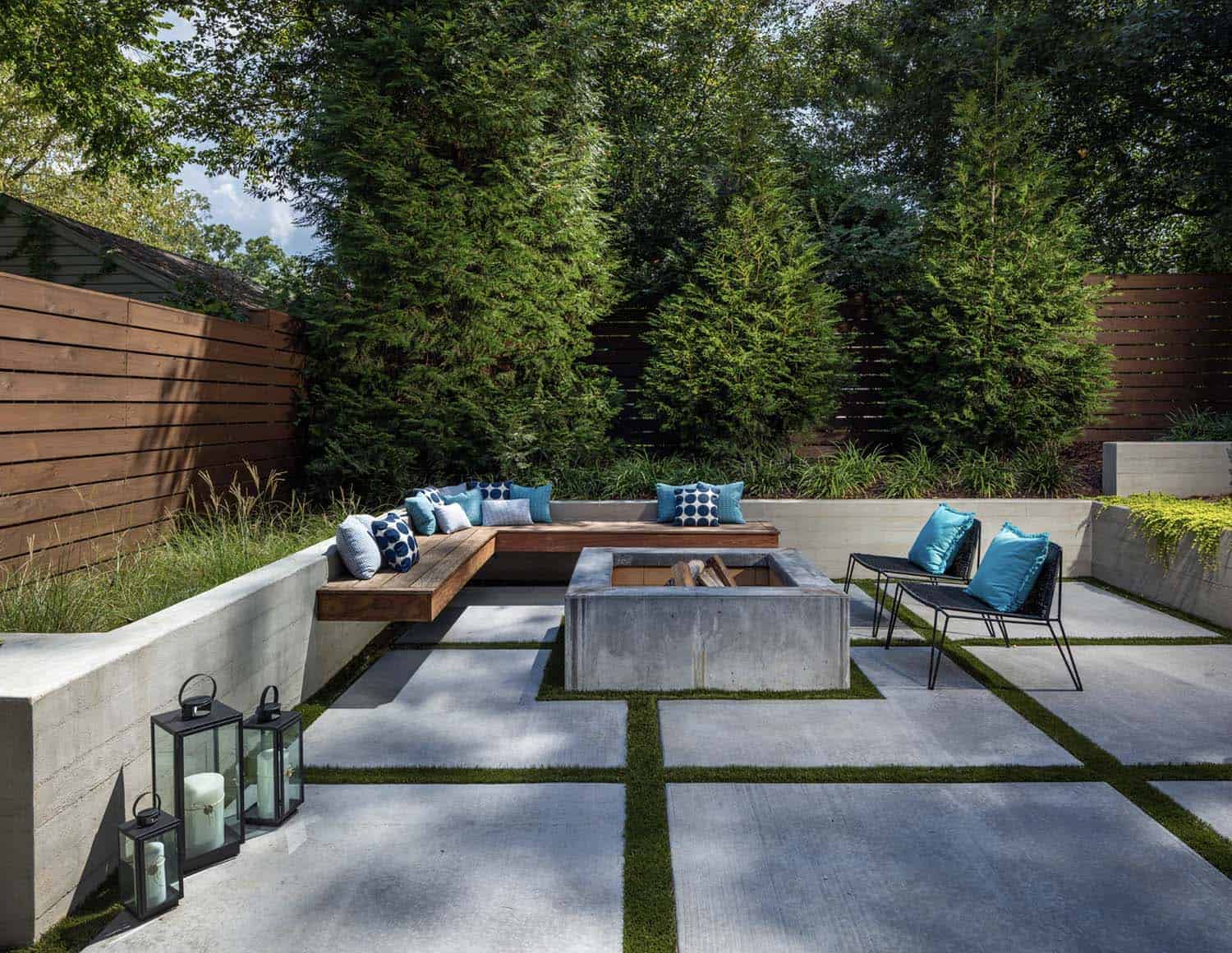 contemporary patio with a floating bench and cedar fence