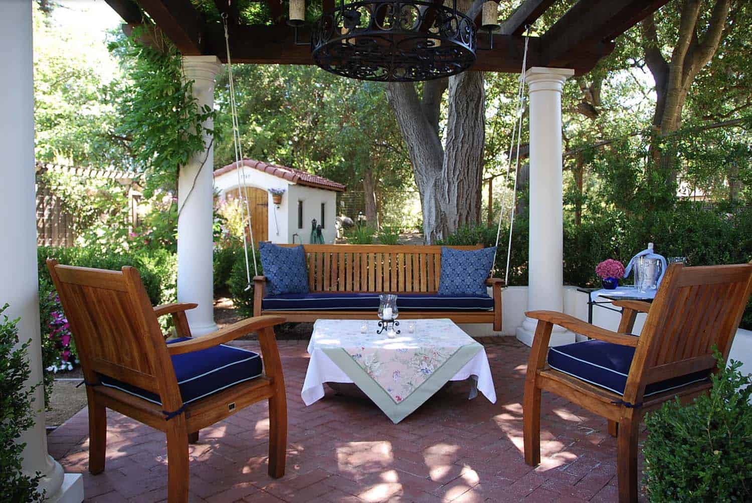 Mediterranean style outdoor living room