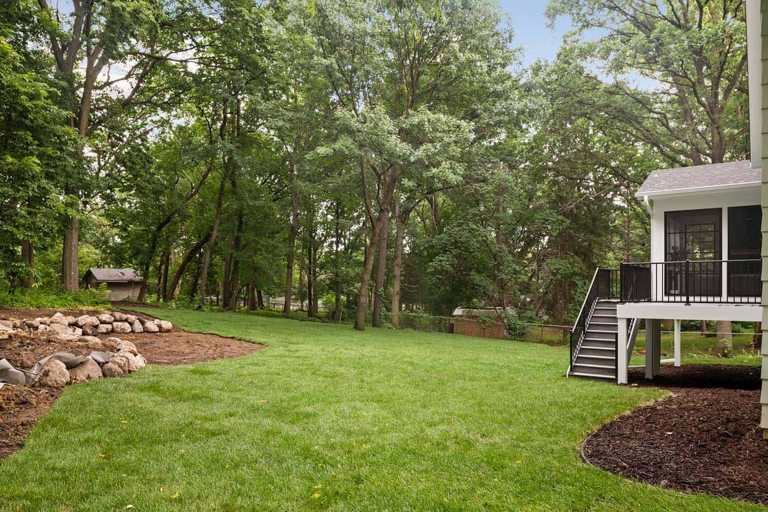 modern farmhouse backyard landscape