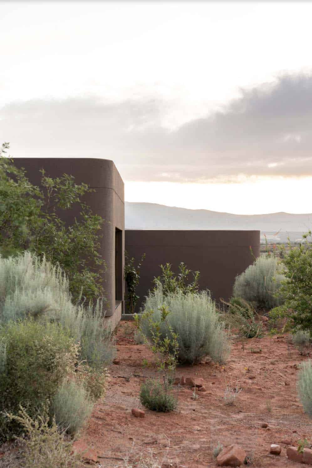 modern desert house exterior